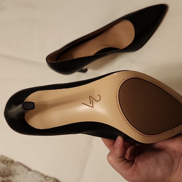 27 Edit Black Pumps - Picture 3 of 5